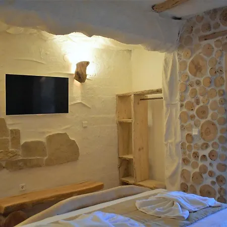 Daire The Flintstones House