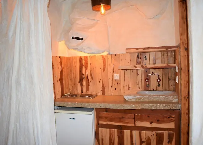 Daire The Flintstones House