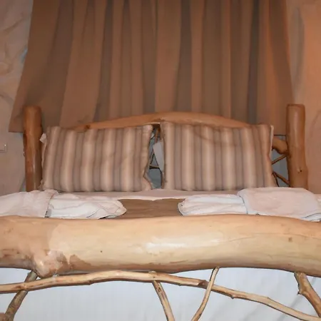 The Flintstones House Apartman