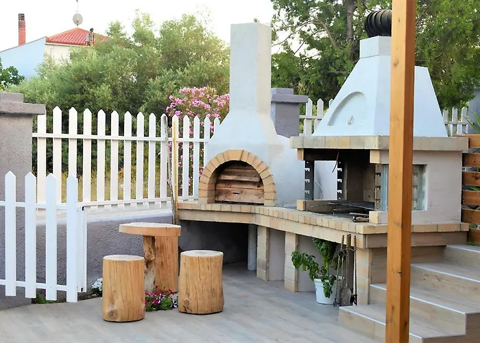 The Flintstones House Apartman Limenária