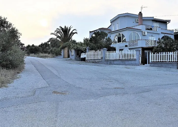 Apartman The Flintstones House Limenária